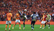 Süper Lig'de dev derbi: Maç öncesi futbolcular arasında gerginlik