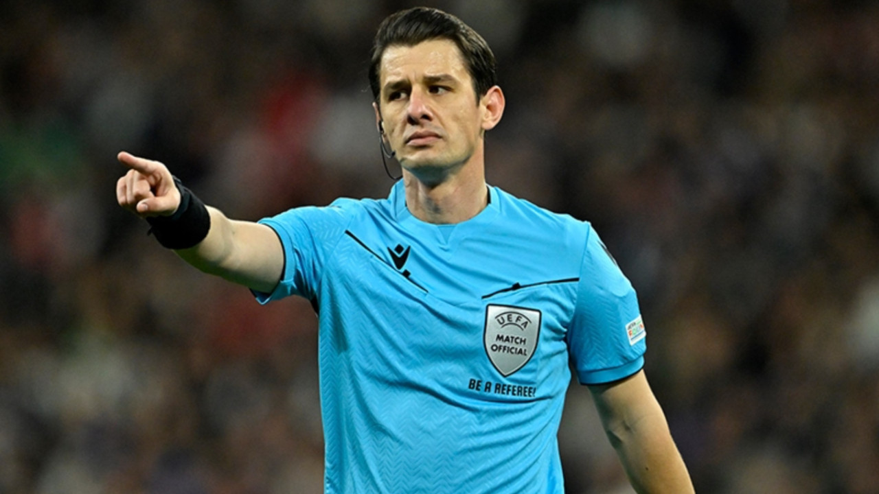 Trabzonspor-Fenerbahçe Maçının Hakemi Belirlendi Türkiye Süper Ligindeki 22. hafta maçlarının hakemlerinin belirli olduğu gün, Trabzonspor ile Fenerbahçe arasında oynanacak kritik mücadelede görev yapacak isim de açıklandı.