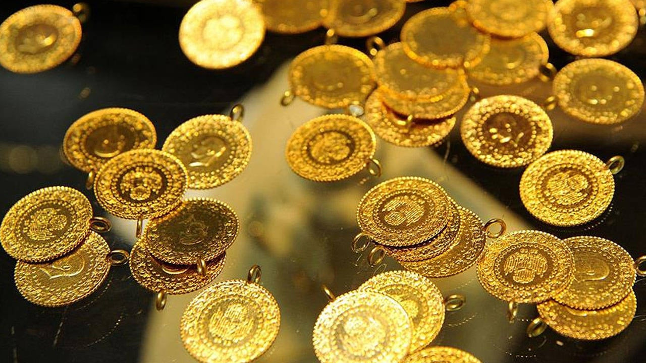 Altın haftaya düşüşle başladı.

ABD-İran geriliminin yeniden yükselmesi ve güçlü gelen ABD istihdam verileri sonrası ons altın 4 bin 700 doların altına geriledi. Gram altın ise 6 bin 830 TL bandında işlem görüyor