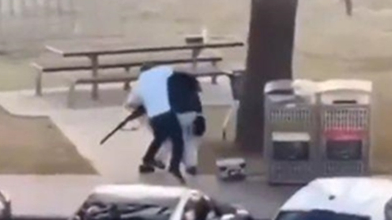 'Hayatımda gördüğüm en inanılmaz sahne': Avustralya, plaj saldırganına müdahale eden Ahmed el Ahmed'i konuşuyor