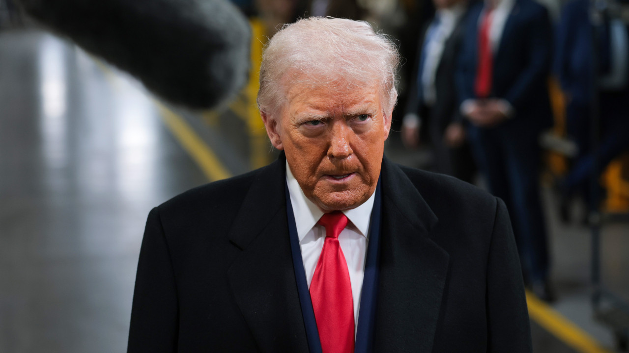 Trump Venezuela'ya ticari uçuşların yeniden başlayacağını açıkladı