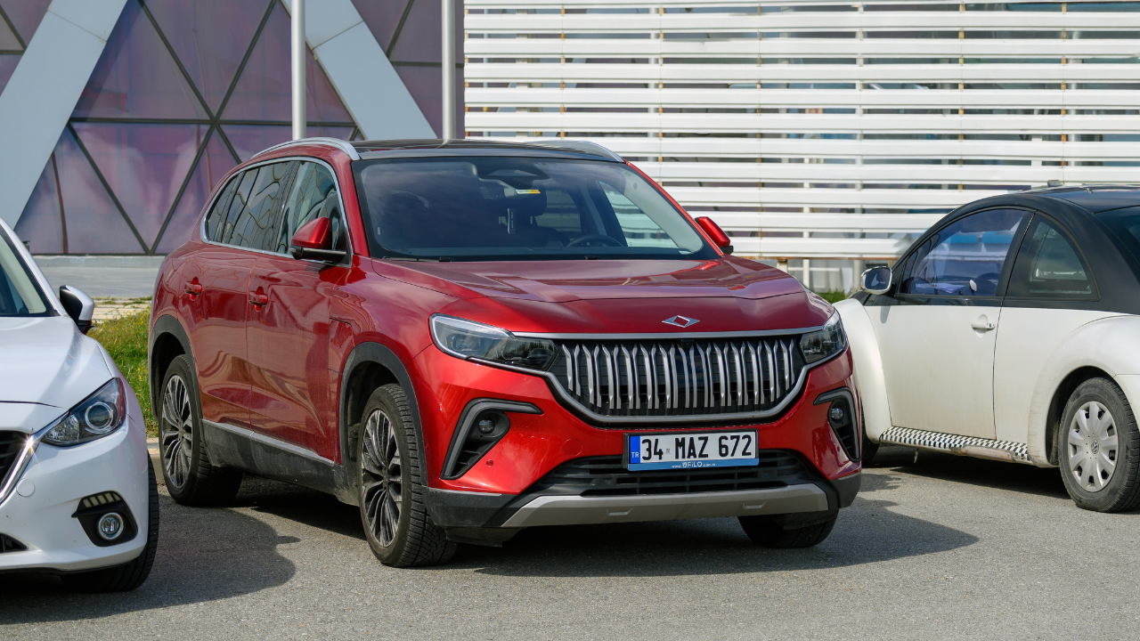 Türkiye'nin Elektrikli Otomobil Pazarında Yeniden Oluşum Türkiye elektrikli otomobil satışlarında bir dönüm noktasına ulaştı. Londra merkezli Ember, uluslararası enerji düşünce kuruluşu, 2023 yılında Türkiye'de satılan yeni otomobillerin %17'i elektrikl