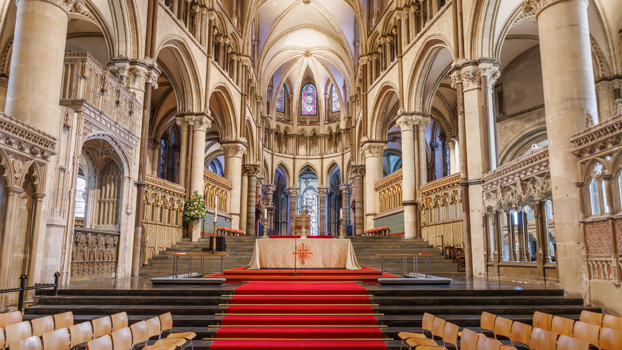 Yüzlerce yıllık gelenek değişti: İngiltere Kilisesi’nin başına ilk kez bir kadın geçti