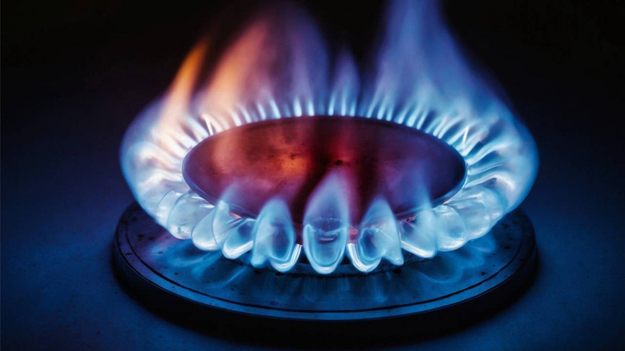 Bakan Bayraktar duyurdu: Doğalgaz ve elektriğe zam gelecek mi?