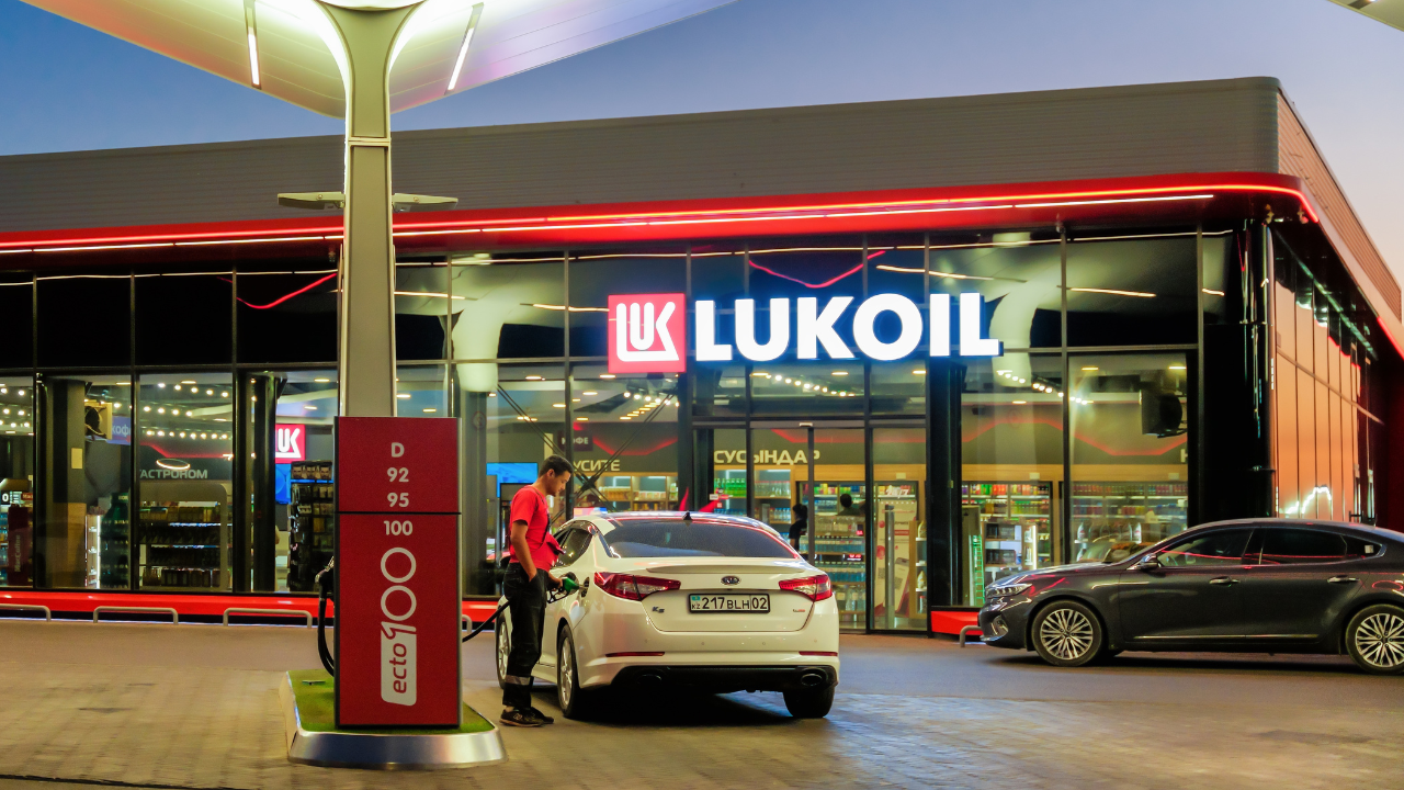Rus petrol devi Lukoil, yaptırımların baskısıyla yurt dışı varlıklarını ABD'li şirkete sattı