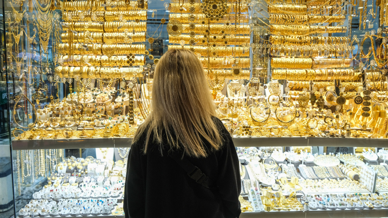 Altın Fiyatları Yeniden Yükseliyor - Güncel fiyatları ve analizi