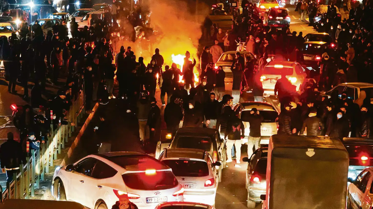İran Protestoları ve ABD'nin Rolü: Sokağa Çıkık, Ölüm Yolu