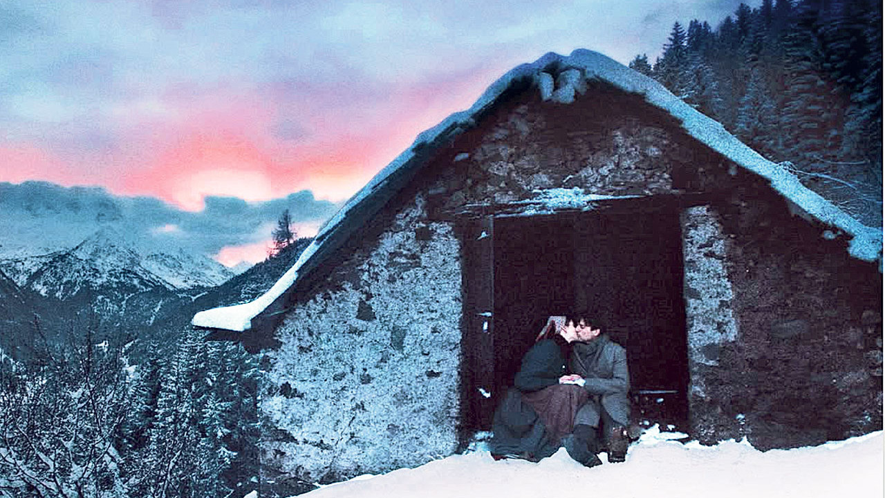 Pedro Almodóvar'in 'The Room Next Door' Venedik Film Festivalinde Altın Aslan Ödülü