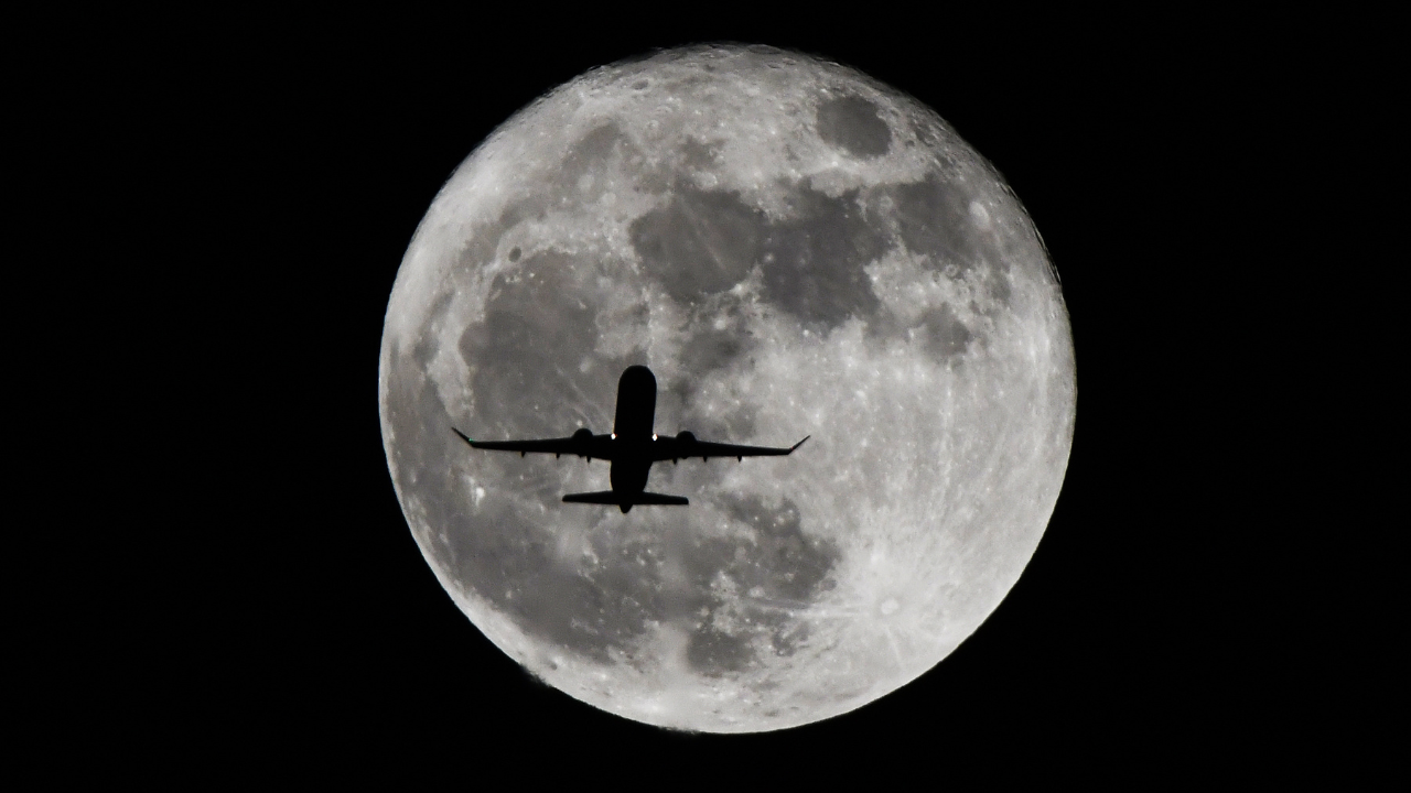 Elon Musk: SpaceX'in Ay'da Kendi Kendine Büyüyen Şehir Inşası Hedefleri