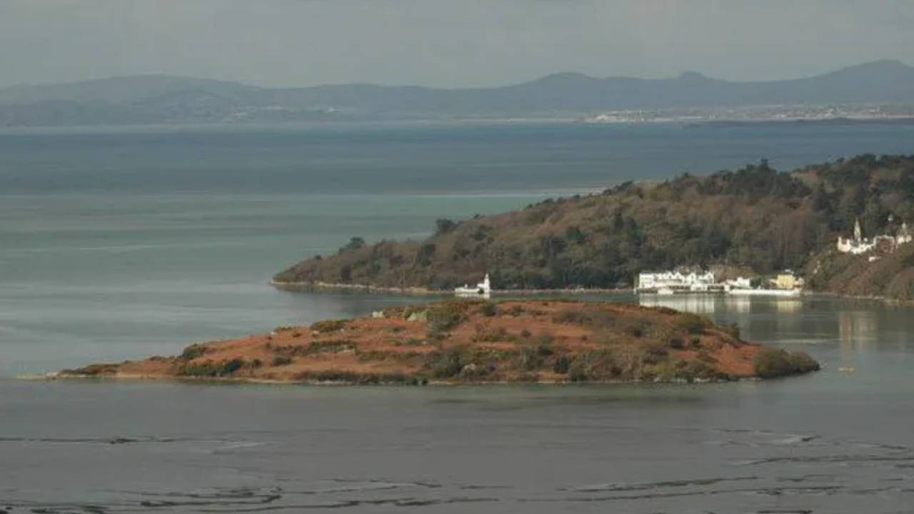'Ynys Gifftan Adası' Satılık: Birleşik Krallıkta Ege Kıyısı Mülkiyeti
