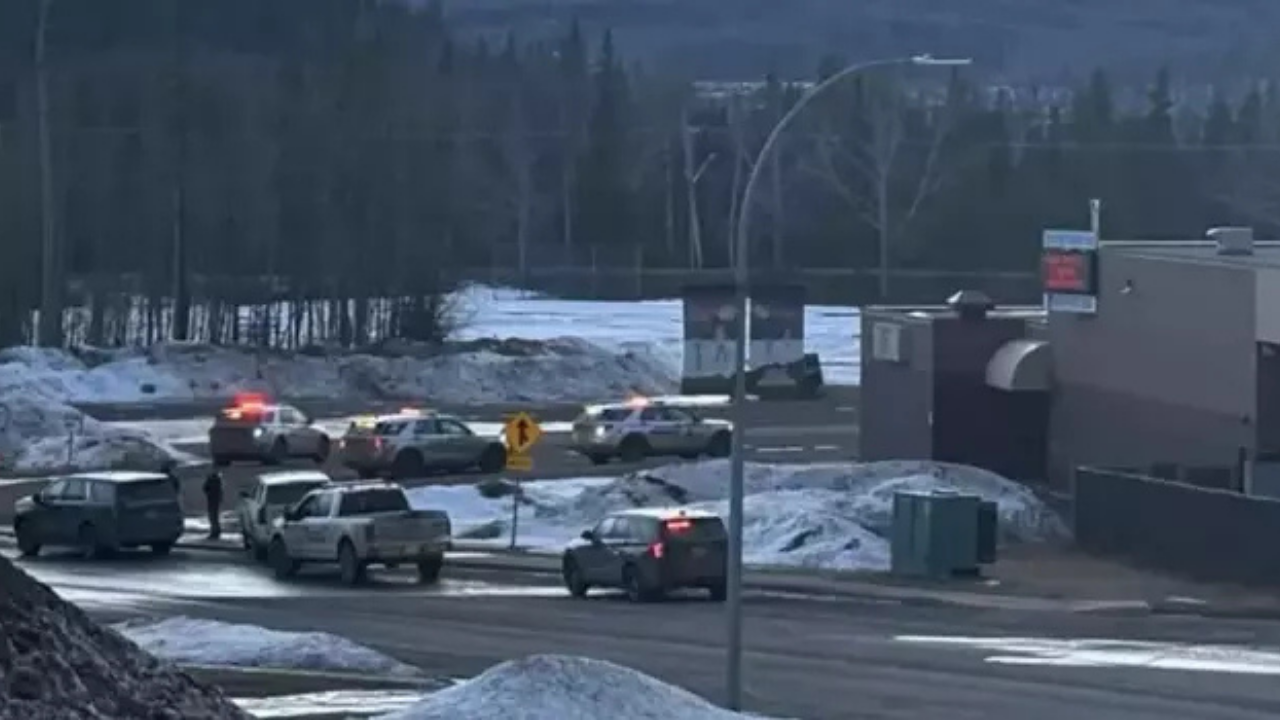 de Silahlı Saldırı: 10 Ölü, 27 Yaralı