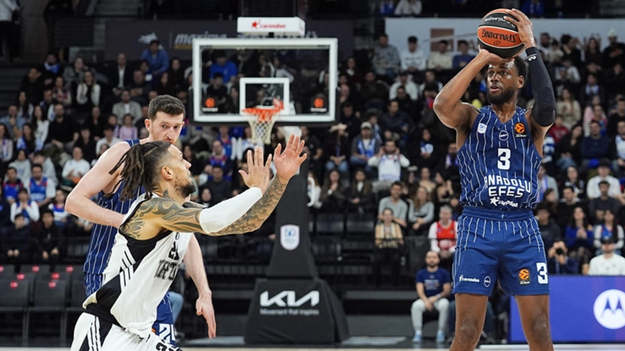 Anadolu Efes, Virtus Bologna'yı 91-60 Mağlup Ettiler