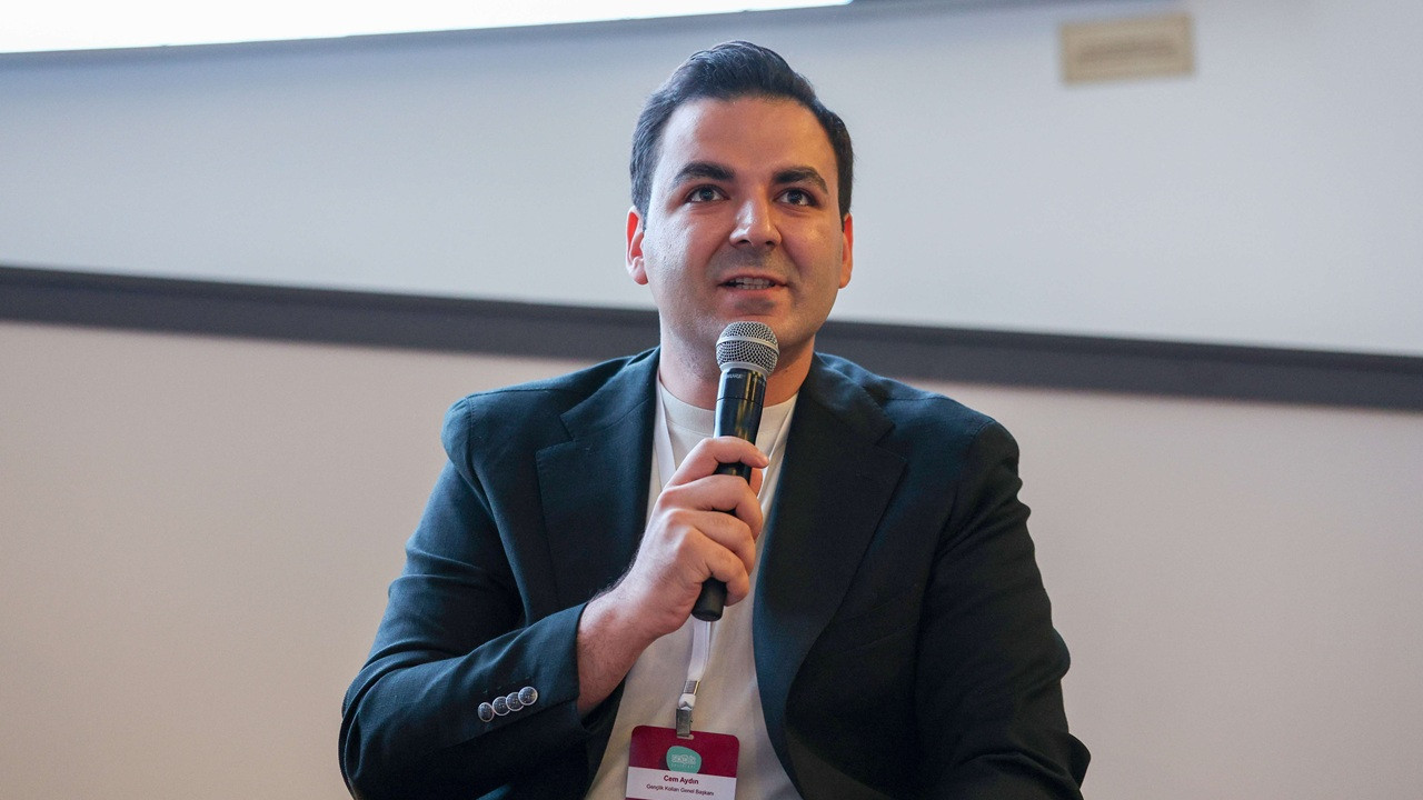 Cema Aydin Hakaret Dava Sonucu 1 Yıl Hapis - Siyaset ve İfade Özgürlüğü