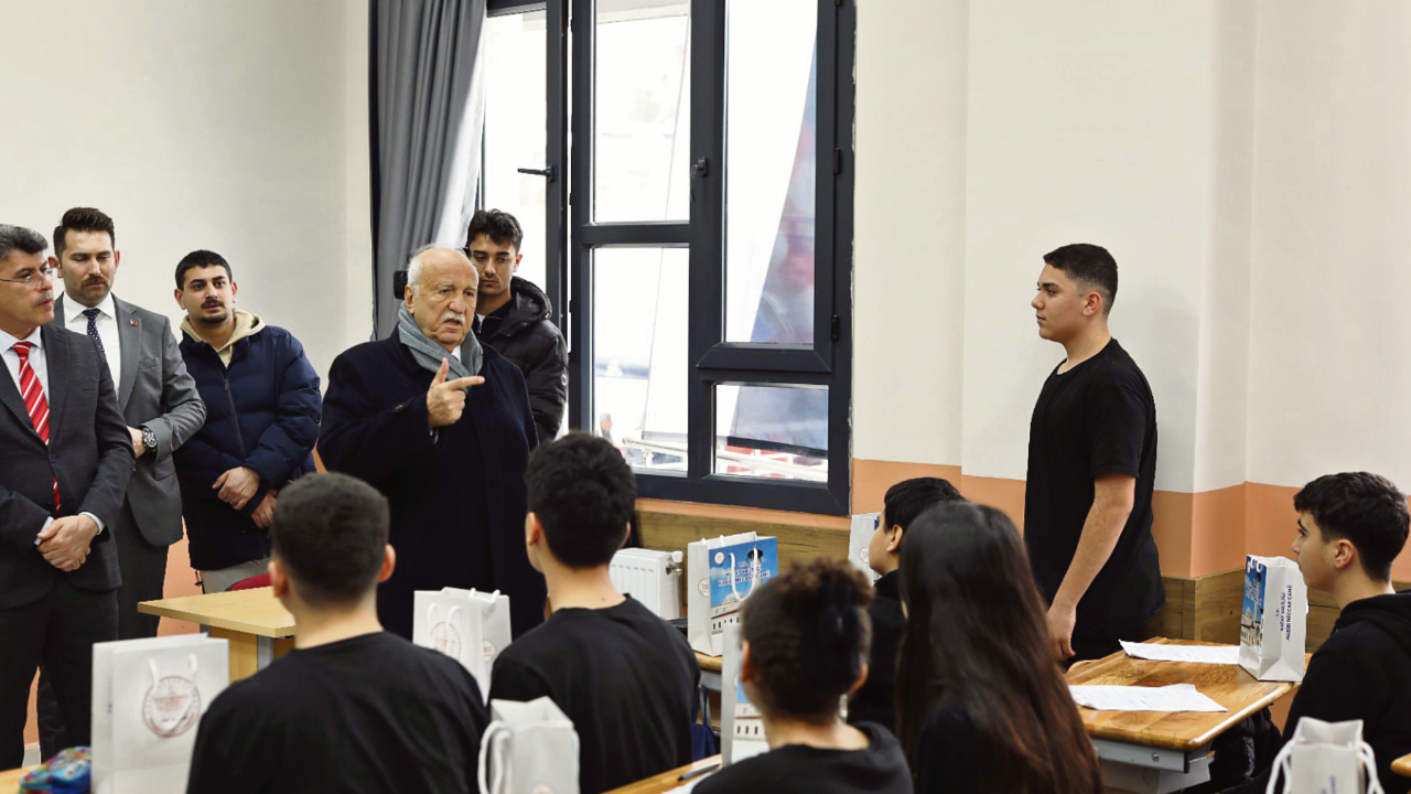 Tıklanma rekortmeni SEO başlık: Hatay'da yenilen okul: Hüsnü Özyeğin Anadolu Lisesi
