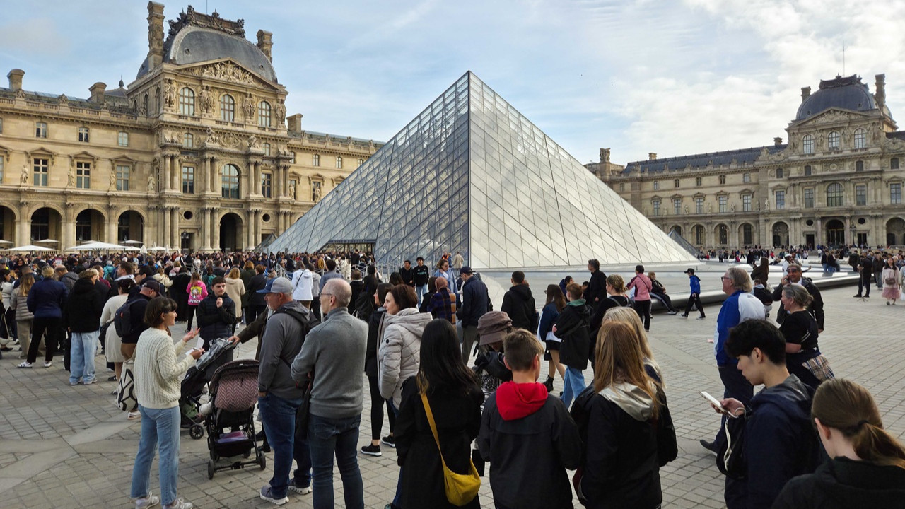 'Bilet dolandırıcılığı' şebekesi Louvre'da çökertildi: İkisi müze çalışanı dokuz gözaltı