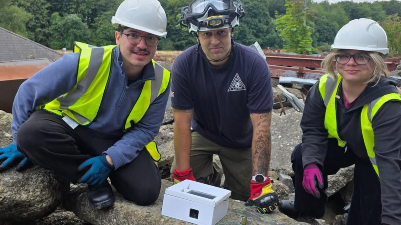 İki Türk öğrencinin geliştirdiği yapay zeka destekli arama kurtarma sensörü Londra'da ödül aldı
