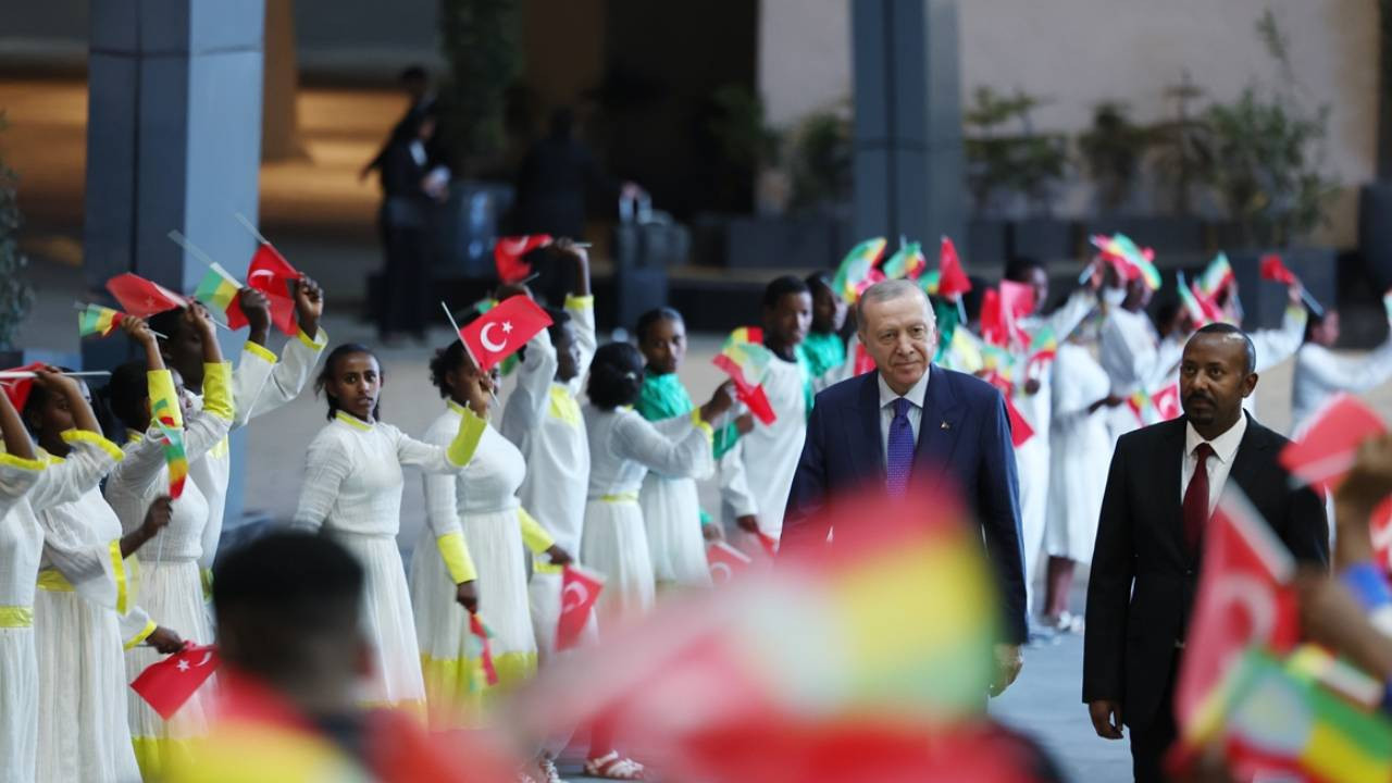 Erdoğan'dan süreç mesajı: 

Bu işi çok sıkı tutuyoruz, sabırla, akılla bu yolda yürüyoruz