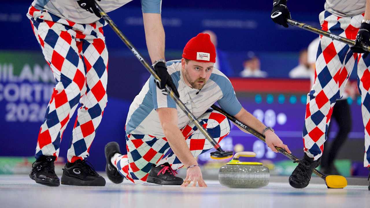Norveç Curling Takımı, Efsanevi Pantolonlarını Geri Getirdi - Bugun.TR