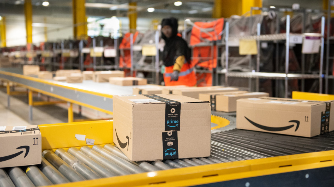 Amazon, Walmart'ı tahtından etti: 717 milyar dolarlık satış geliriyle zirveye oturdu