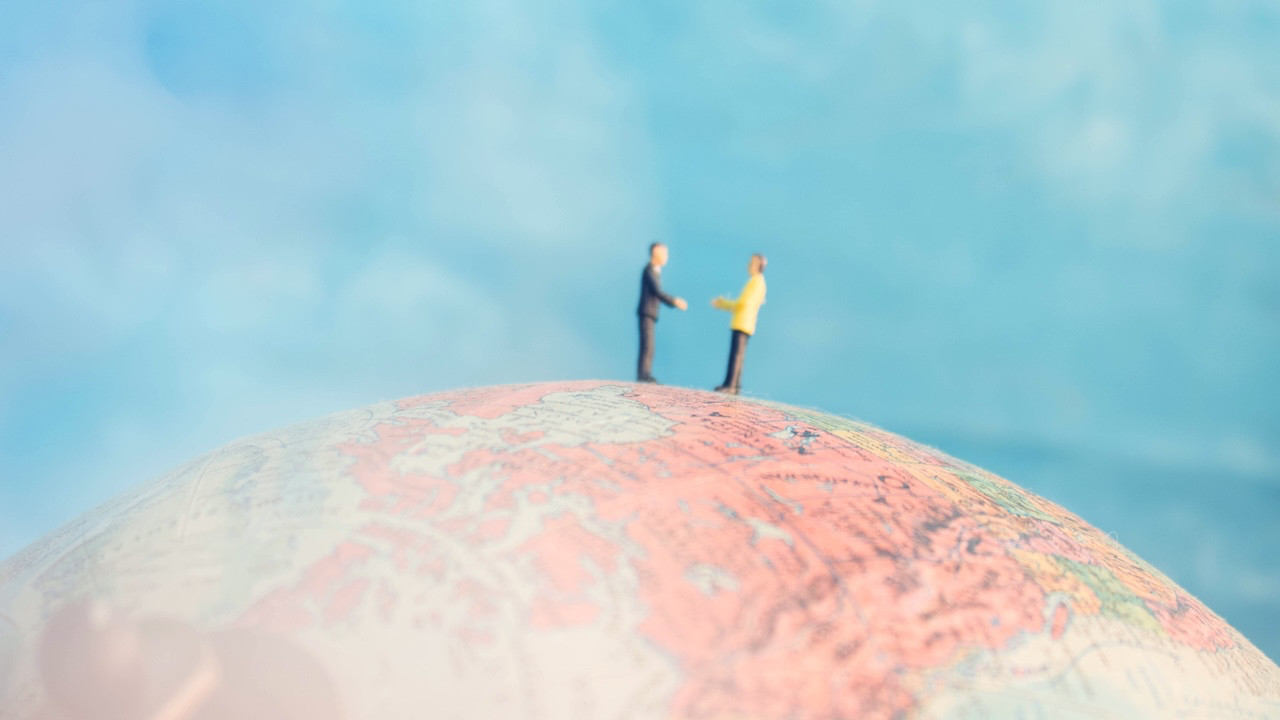 Gelen çağın paradigması: İnadına demokrasi inadına küresellik