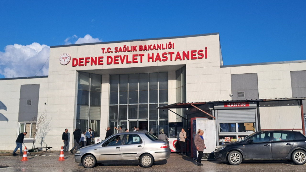 Hatay’da Defne Devlet Hastanesi'ni su bastı: Acil servis hariç geçici olarak kapatıldı