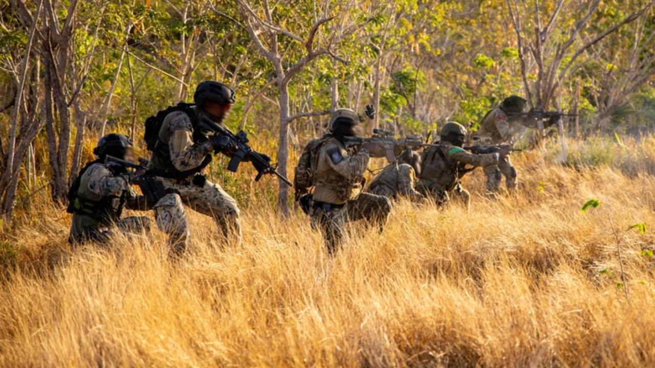 ABD özel kuvvet askerleri İran'a girdi:

Düşen uçağın pilotunu kurtarmak için zamana karşı yarış