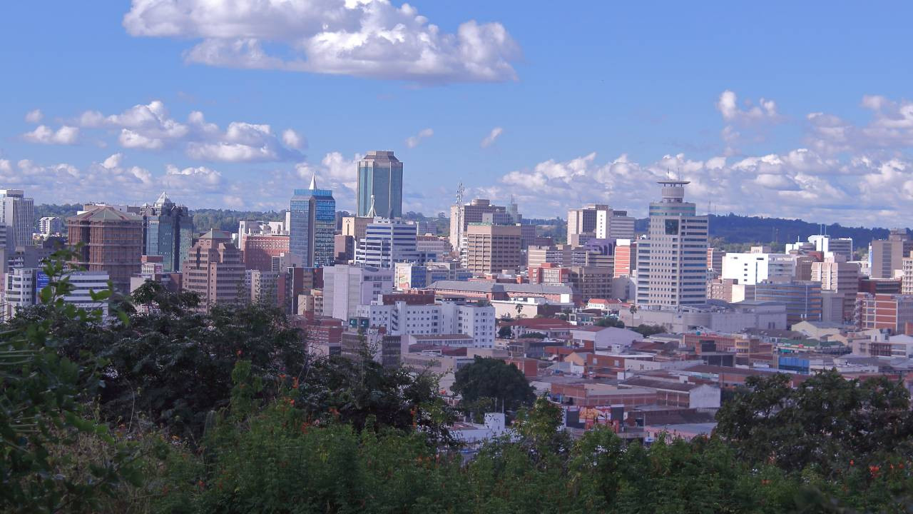 Bloomberg Zimbabve'ye olan ilgiyi yazdı

Çinli zenginler neden nakit parayla Afrika'dan ev almaya başladı?