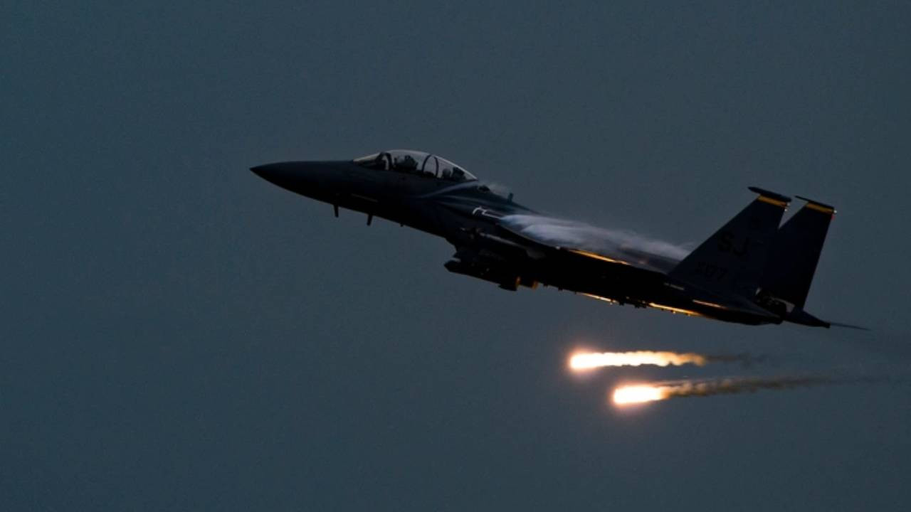 Telegraph İran'a düşen ABD'li pilotu yazdı:

Savaşı da bitirebilir, kara harekatını da başlatabilir