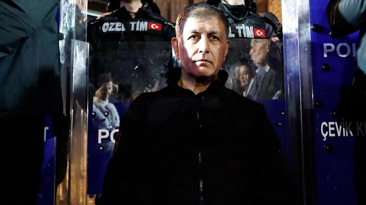 Cemil Tugay 'Meslek Fabrikası' nöbetinde: 