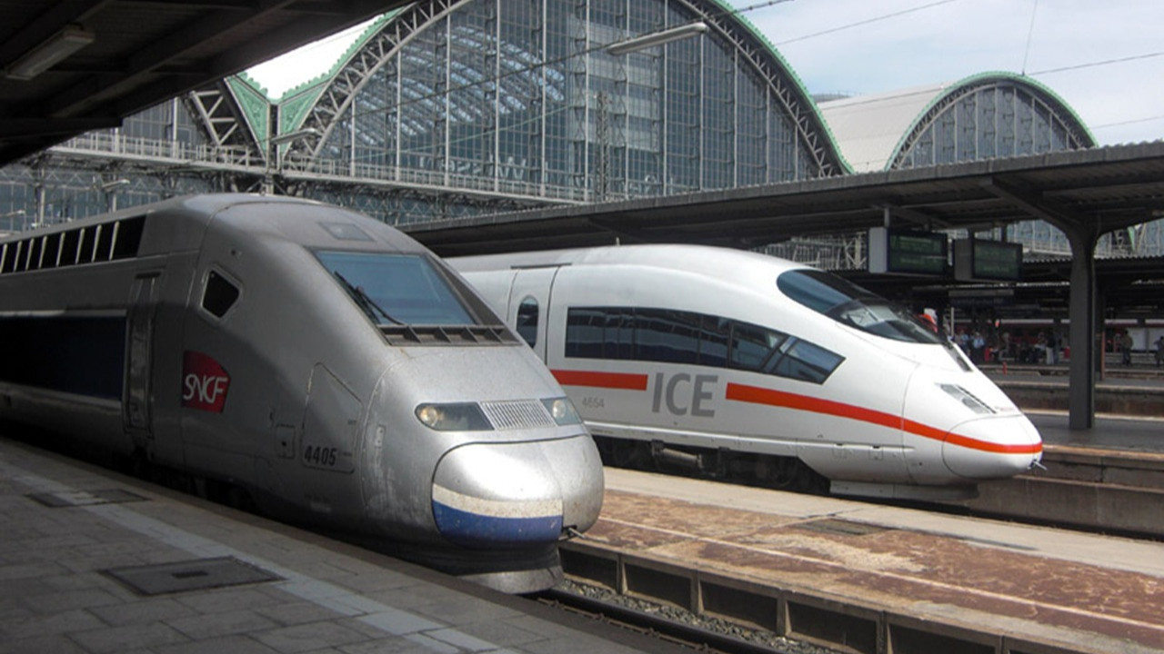 Fransa'da hızlı tren kamyonla çarpıştı: 1 can kaybı, 27 yaralı