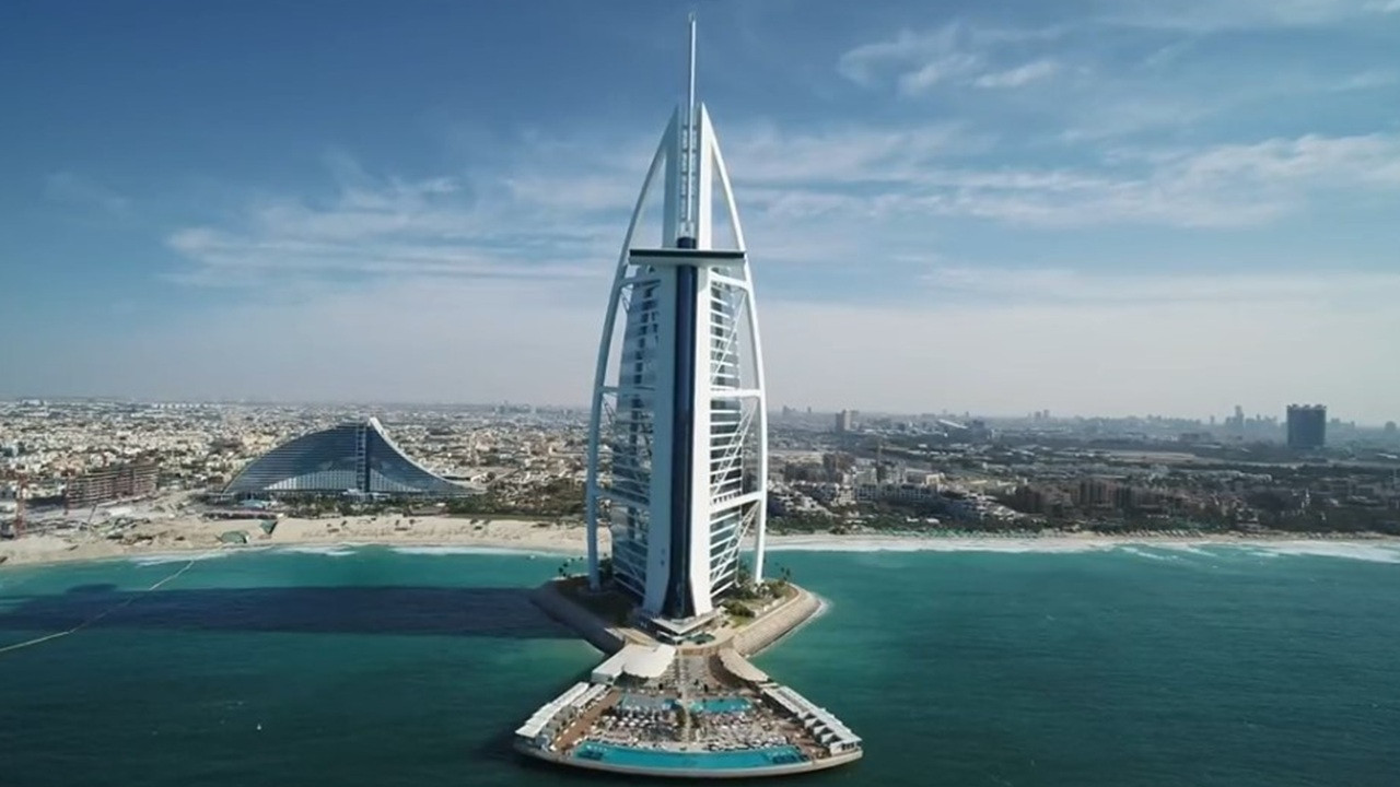 Misilleme saldırılarının hedefi olmuştu: Dubai’nin simgelerinden Burj Al Arab restorasyon için kapatılıyor