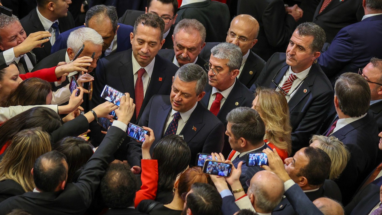 Özgür Özel: Mansur Yavaş'la 'başka ne yapalım'ı konuştuk, bayrağı bırakmamakta hemfikiriz