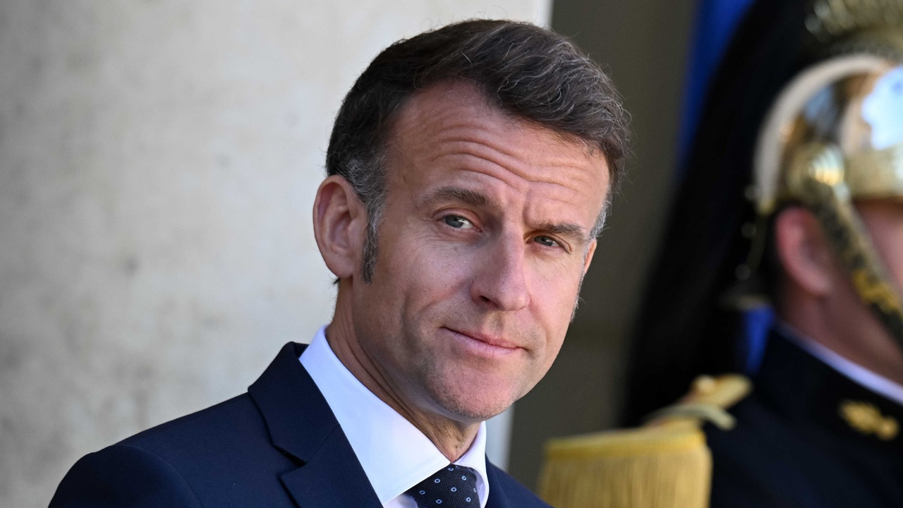 Macron'dan Yunanistan'a: Egemenliğinize meydan okunursa burada olacağız