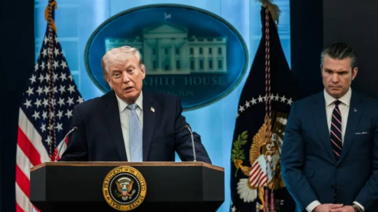 Trump'tan devlet sırrını sızdırıp bahis oynayan askere:

Bize mi oynamış yoksa Venezuela'ya mı?