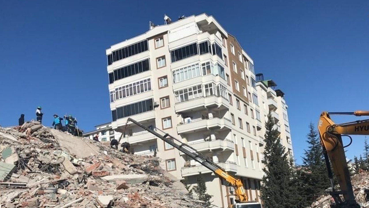 Depremde 148 kişinin yaşamını yitirdiği Hamidiye Sitesi davasında karar: Müteahhide 21 yıl hapis, 15 sanığa beraat