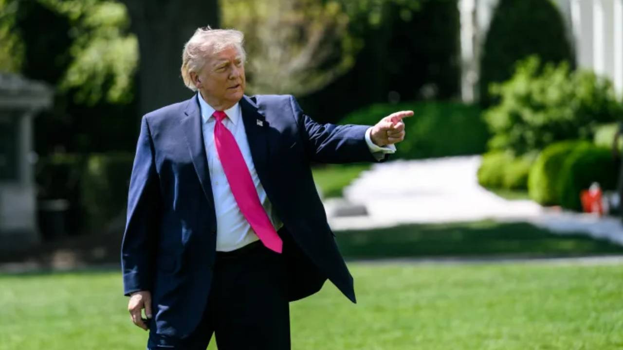 Trump'ın Beyaz Saray bahçesinde panik olduğu anlar

Uçan kuşu dron sandı: Her boyutta üretiyorlar biliyorsunuz