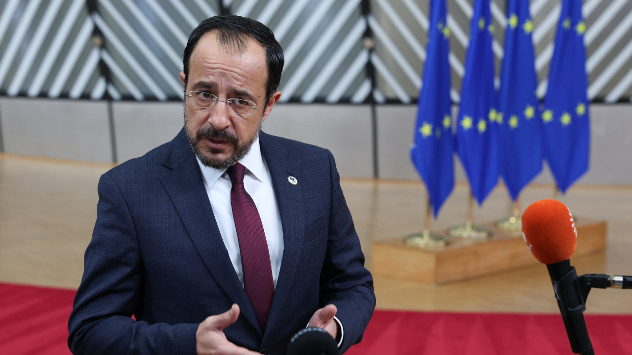 Güney Kıbrıs Rum Yönetimi'nde seçim: Hristodulidis'i destekleyen partiler darbe aldı