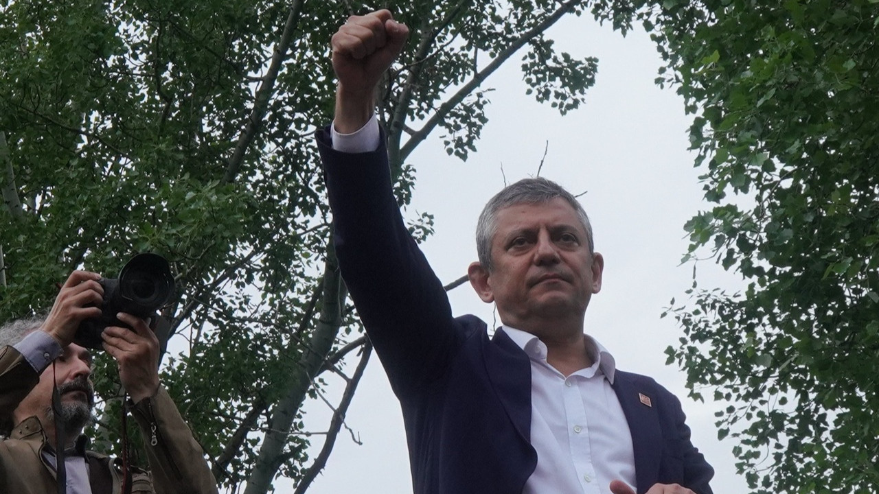 Özgür Özel'in mitingiyle ilgili iki farklı açıklama: TGRT'nin 'valiliğe başvuru' iddiasını Genel Merkez yalanladı