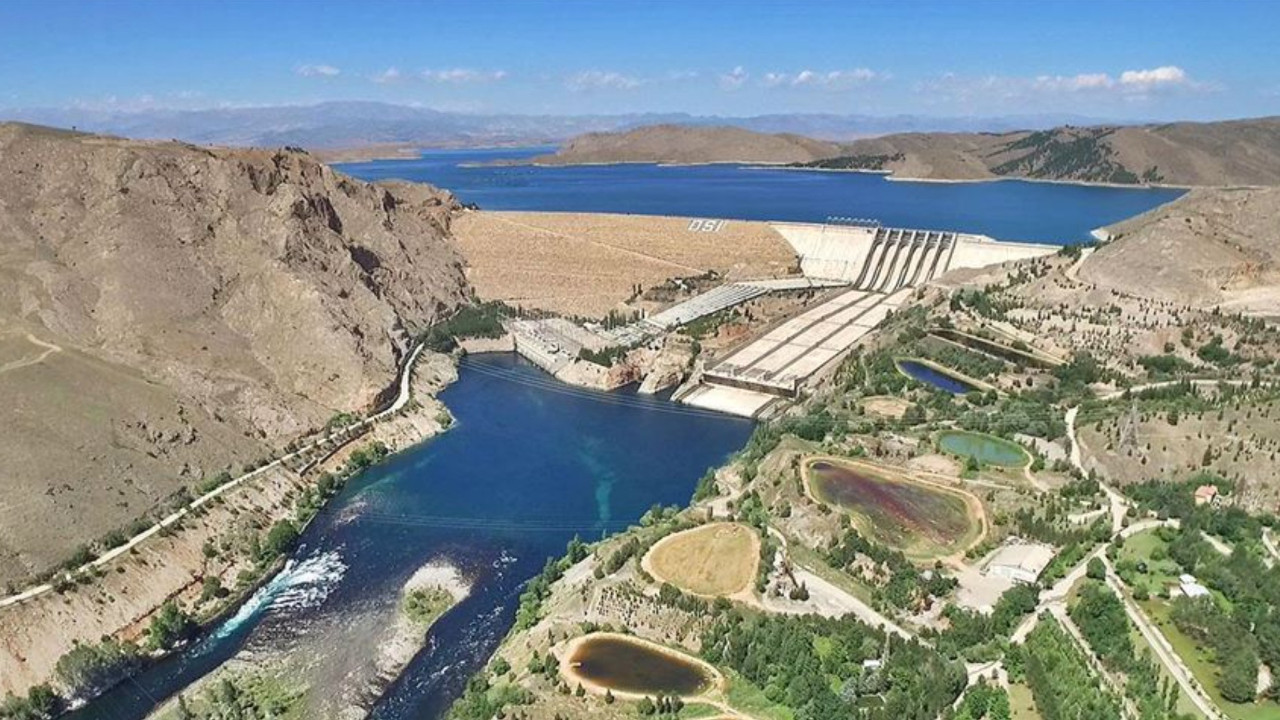Elazığ'ın Keban ilçesinde bulunan Keban Barajı'ndan ikinci k