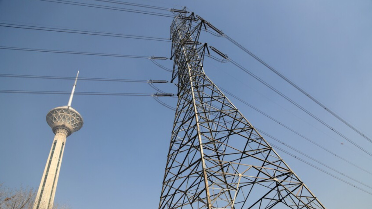 İran'da, ABD-İsrail saldırılarında elektrik santrallerinin y