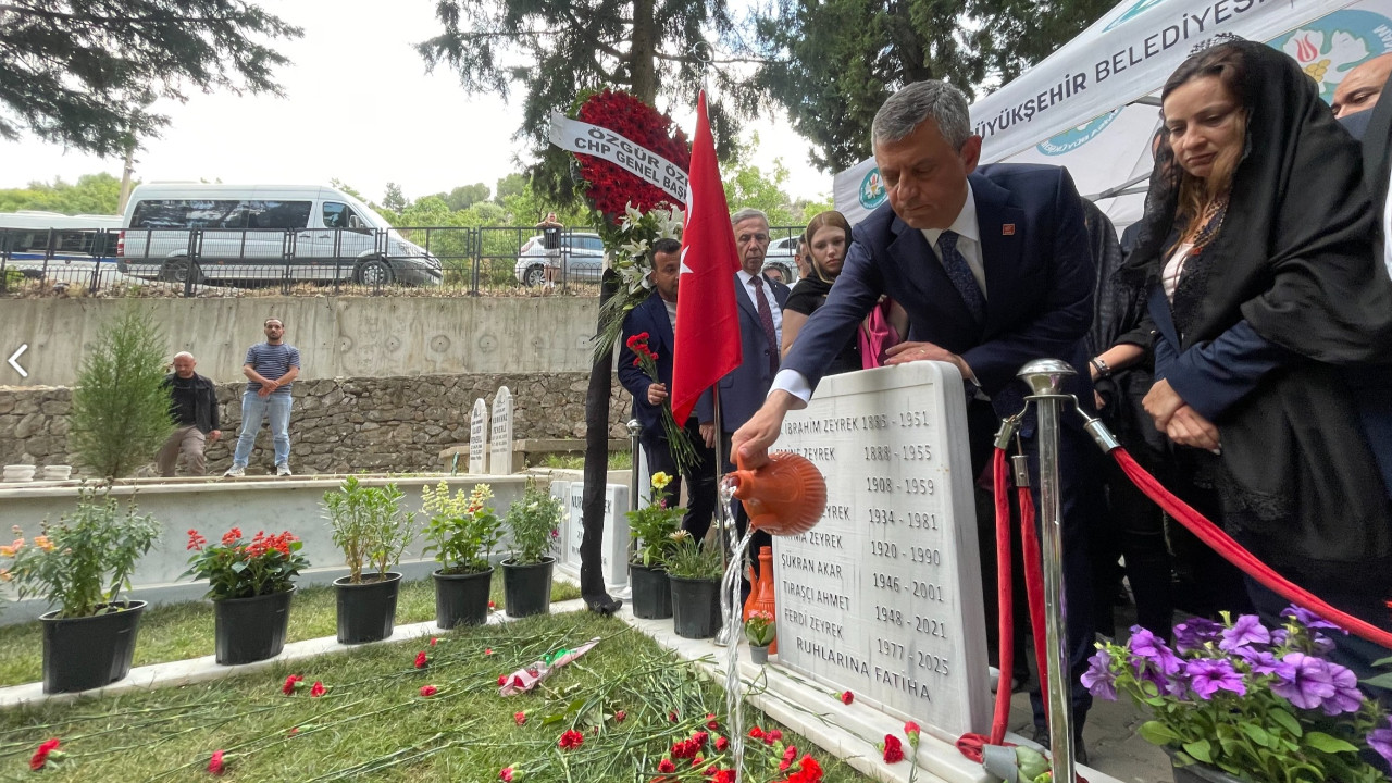 Ferdi Zeyrek için düzenlenen törene katılan Özgür Özel: Anıs