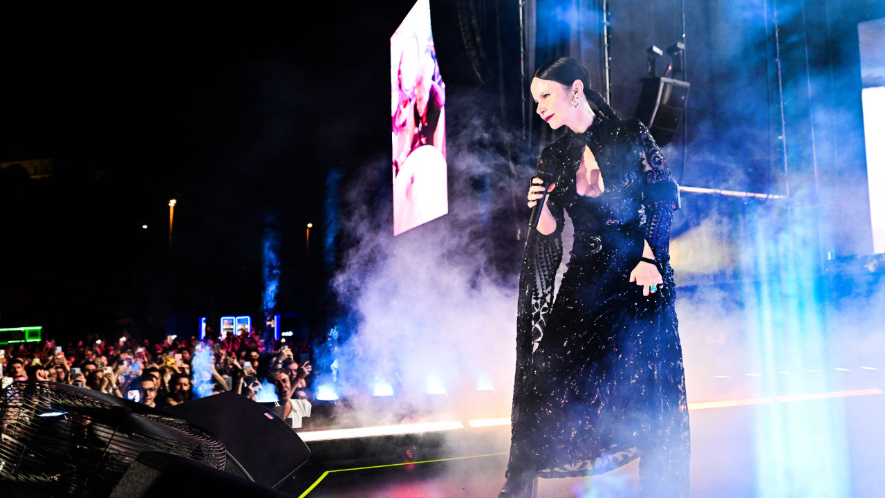 Şebnem Ferah KüçükÇiftlik Park konserinden sahne görüntüsü