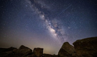 Perseid meteor yağmuru Samanyolu ile buluştu: Necef Çölü'nde büyüleyici görüntü