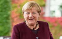 Merkel cüzdanını çaldırdı