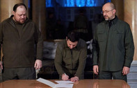 Zelenskiy, Ukrayna'nın AB'ye katılımı için başvuru dilekçesini imzaladı