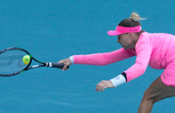 Rus tenisçi Vera Zvonareva maça "savaşa hayır" yazan şapkasıyla çıktı