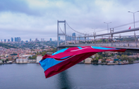 Trabzonspor'un bayrağı Boğaz'da dalgalanıyor