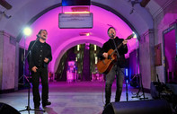 Bono ve The Edge Kiev metrosunda konser verdi