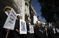 İngiltere'de ceza avukatları greve devam ediyor