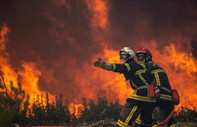 Fransa'da 9 gündür süren yangınların kokusu ve dumanı Paris'e kadar ulaştı